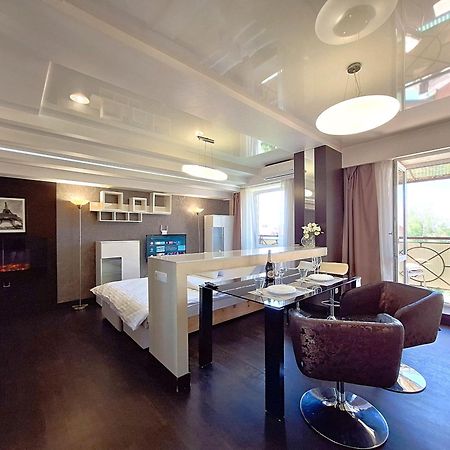 Найбільше Ліжко У Полтаві Мережа Alex Apartments Цілодобово Безконтактне Заселення Poltava Exterior photo